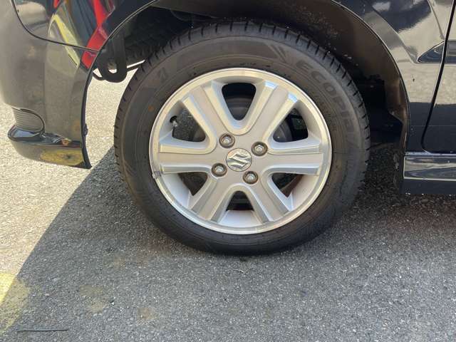 タイヤの溝もまだまだあります。