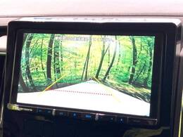 【バックカメラ】駐車時に後方がリアルタイム映像で確認できます。大型商業施設や立体駐車場での駐車時や、夜間のバック時に大活躍！運転スキルに関わらず、今や必須となった装備のひとつです！