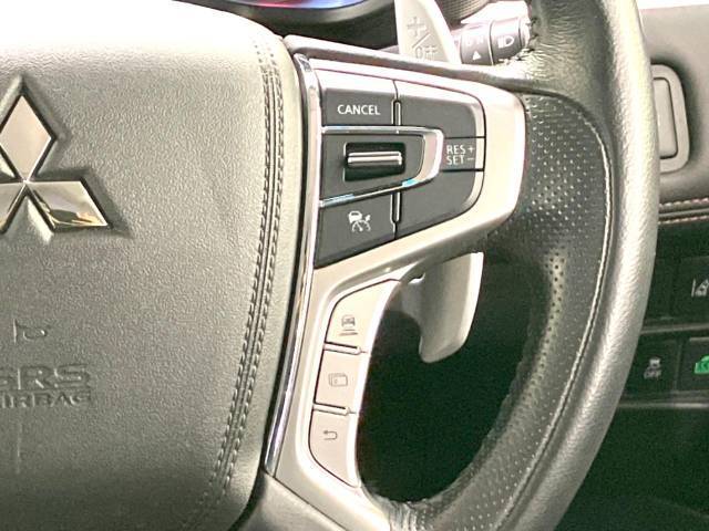 【レーダークルーズコントロール】高速道路での長距離走行が楽に！！自動で速度を保つクルーズコントロールが、衝突軽減システムと連携し、前方の車両を感知して車間を保つように速度調節してくれます！！