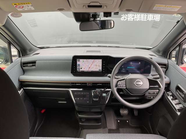 前席内装の全体像です。是非実車をご覧になってください☆