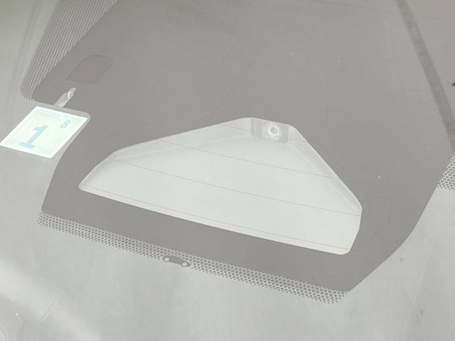 【トヨタセーフティセンス】走行中に前方の車両等を認識し、衝突しそうな時は警報とブレーキで衝突回避と被害軽減をアシスト。より安全にドライブをお楽しみいただけます。