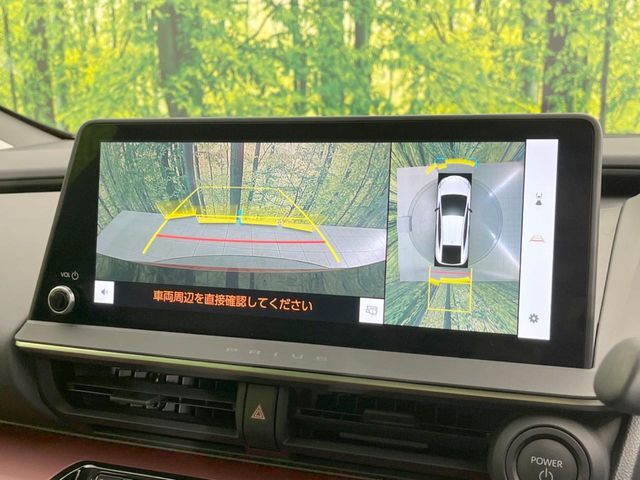 【パノラミックビューモニター】専用のカメラにより、上から見下ろしたような視点で360度クルマの周囲を確認することができます☆死角部分も確認しやすく、狭い場所での切り返しや駐車もスムーズに行えます。