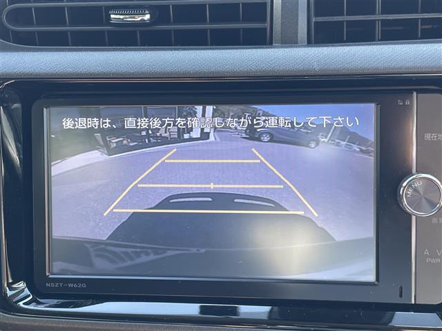 【バックカメラ】後方がモニターに映るので、駐車が不慣れな方でも停めやすくなります。