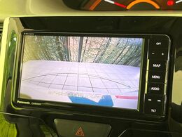 【バックカメラ】駐車時に後方がリアルタイム映像で確認できます。大型商業施設や立体駐車場での駐車時や、夜間のバック時に大活躍！運転スキルに関わらず、今や必須となった装備のひとつです！