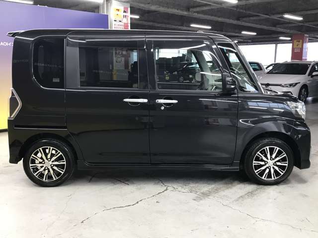 エンジンルーム、室内、クリーニング済みです。厳選したお車を屋内展示場にて展示中☆車両品質には自信がございます！ぜひ一度ご来店ください！！