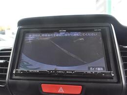 【バックカメラ】駐車時に後方がリアルタイム映像で確認できます。大型商業施設や立体駐車場での駐車時や、夜間のバック時に大活躍！運転スキルに関わらず、今や必須となった装備のひとつです！