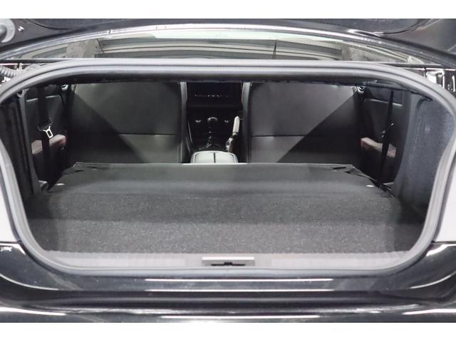 ◆トランクスルー◆で、釣り竿やゴルフバック等、長い荷物をトランクから後部座席にかけて突き抜けて載せられます！
