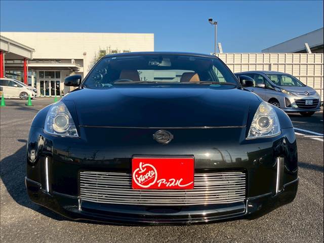 初の車を購入されるお客様が多いのも、このお店の特徴です。だからこそ、安心して乗って頂ける様に保証やロードサービスも充実させています。