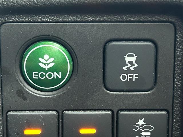 【ECON】ECOモード、運転の仕方によるロスを抑え込み燃費を良くするように働く機能になります。