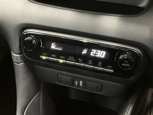 オートエアコンは温度を設定するだけで、自動で風量などを設定してくれます。運転しながら操作も必要ないので、安全性も向上します。