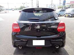 “クルマと笑顔が買えるトコロ・・・”そんな中古車展示場です！ぜひお越しください！