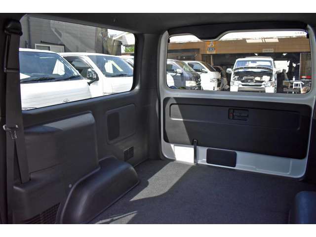 貨物車といえども安い買い物ではございませんので、次のオーナー様に気持ち良く使っていただけますよう細部に渡り徹底した清掃を実施しております。実際に見て触ってそのクオリティーを実感してください。