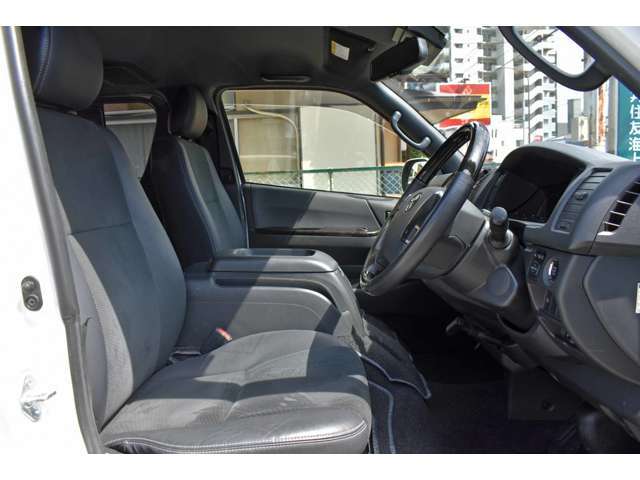 中古車にありがちなシートのタバコ穴やスレ傷、汚れや黄ばみなどお客様に快適にお乗りいただけますよう徹底した管理をしております。