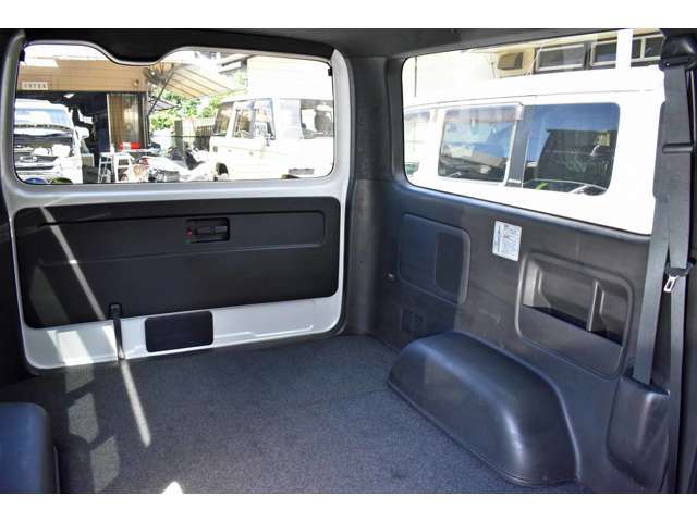 4ナンバーでは最大サイズですのでどんなお荷物も楽々です。当社のお客様の一例としてお仕事はもちろんのこと、買い物・趣味など多岐にわたってご使用いただいております。