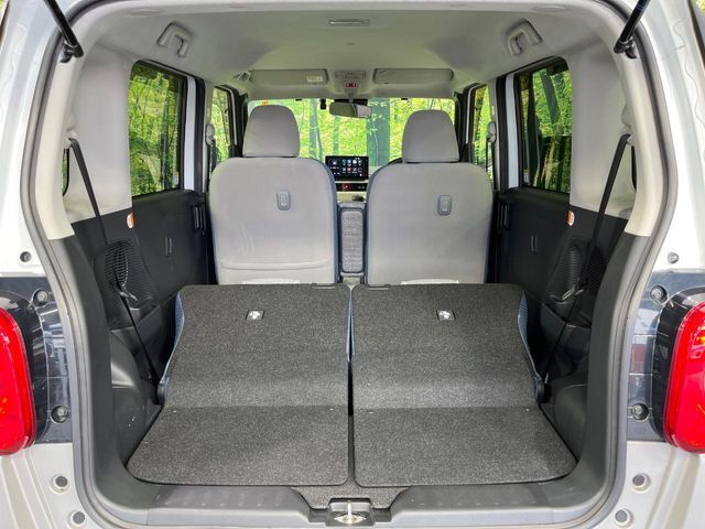 普段のお買い物や通勤、送迎等に十分な荷室スペースを確保しております。セカンドシートを倒すと、大きな荷物の積載も可能です♪