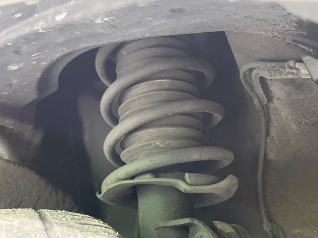 お車を安心してお乗りいただく為には、足回りの定期点検が欠かせません。サービスサポート（有償保証）では無料点検もご提供しており、安心のカーライフをお過ごしいただけるサポート体制が整っています。