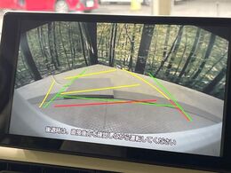 【バックカメラ】駐車時に後方がリアルタイム映像で確認できます。大型商業施設や立体駐車場での駐車時や、夜間のバック時に大活躍！運転スキルに関わらず、今や必須となった装備のひとつです！