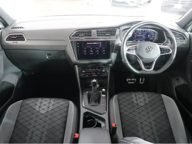 シンプルなデザインと一目でわかるスイッチの配置はPeoples　Car＝みんなの車という考えの現れです。各スイッチにはバックライトもついており、夜間でも安全に操作して頂けます。