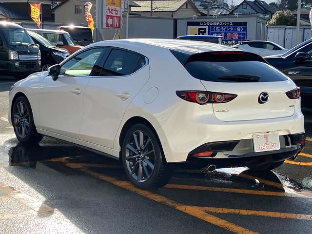 【横滑り防止装置】車輪の回転が止まったまま路面を滑ることを防ぎます！ドライバーが意図した方向に車を保ってくれるので安心ですね！