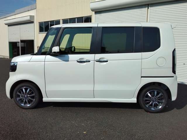 【保険】自動車保険のスペシャリストがお客様の立場になってお客様に最適な自動車保険のご提案や万が一の時の事故対応にあたりますので、ご安心ください。