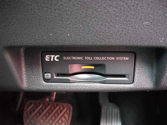 ビルトインETC　インストルメントパネルのデザインにフィットするETCです。