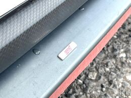 【STIエアロ】人気のSTIエアロを装備！クルマの外観がよりスタイリッシュになり、街中で存在感あふれる1台に♪将来買い替える時にもリセールに影響しやすく、価値ある人気の装備です！