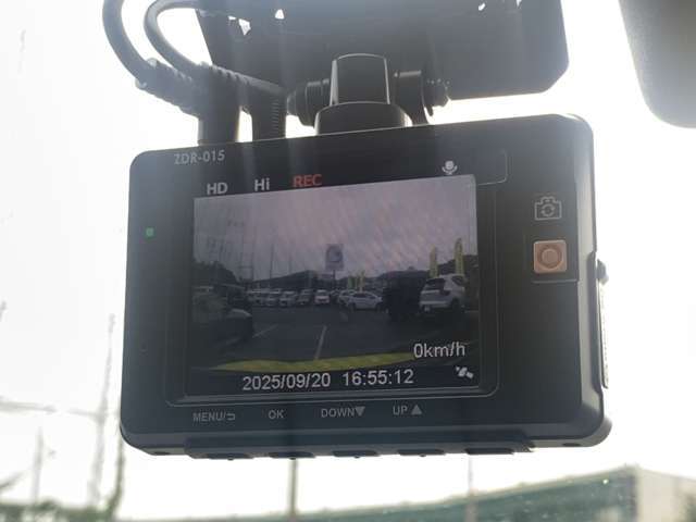 車もネットで探すのが当たり前になってきました。とは言っても、やっぱり見ずに買うのは少し不安。。。と、思われる方には精一杯のお伝の方法としてビデオ通話等、オンライン商談も対応しております！