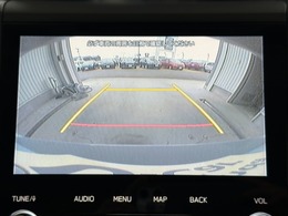バックモニターも装備しております。駐車が苦手な方でもご安心下さい！