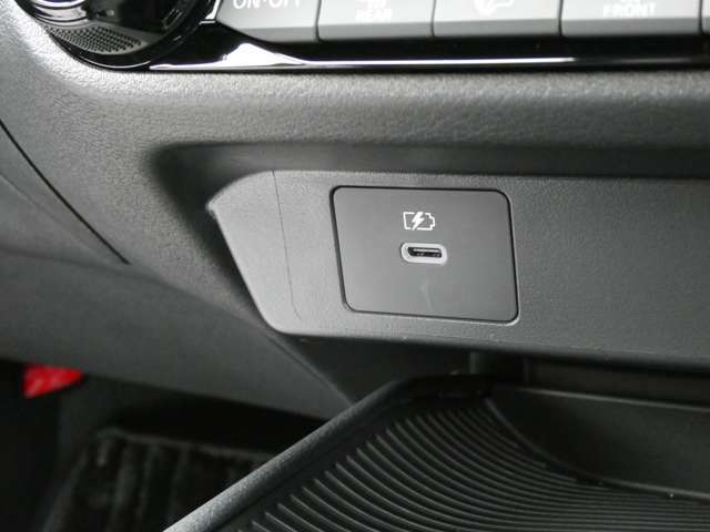 便利なスマホが充電可能なUSBタイプC端子付き。