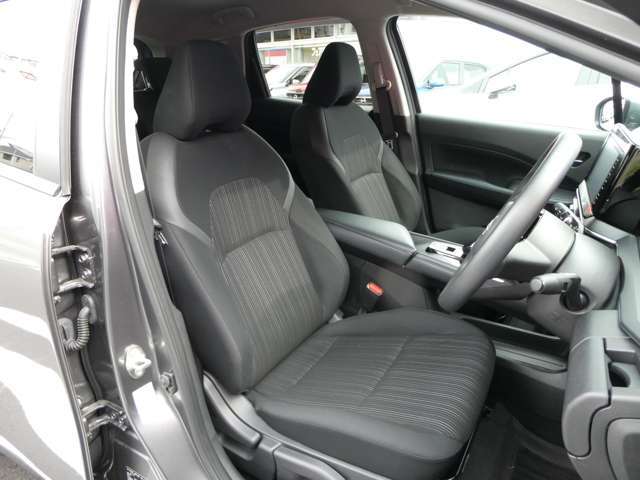 抗菌処理を施したランダムストライプトリコットのシートは、座り心地が良く疲労感を軽減するゼログラビティシートです！コンパクトだけど広く、ロングドライブもワクワクです！