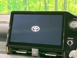 【純正ナビ】人気の純正ナビを装備しております。ナビの使いやすさはもちろん、オーディオ機能も充実！キャンプや旅行はもちろん、通勤や買い物など普段のドライブも楽しくなるはず♪