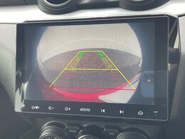 【バックカメラ】駐車時に後方がリアルタイム映像で確認できます。大型商業施設や立体駐車場での駐車時や、夜間のバック時に大活躍！運転スキルに関わらず、今や必須となった装備のひとつです！