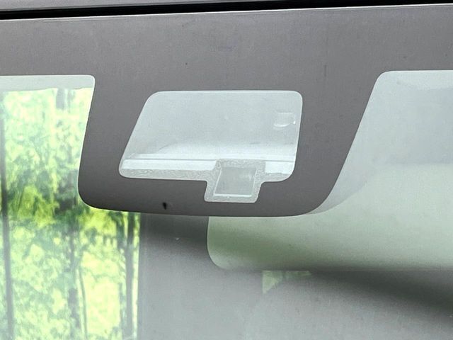 【スズキ　セーフティサポート】走行中に前方の車両等を認識し、衝突しそうな時は警報とブレーキで衝突回避と被害軽減をアシスト。より安全にドライブをお楽しみいただけます。