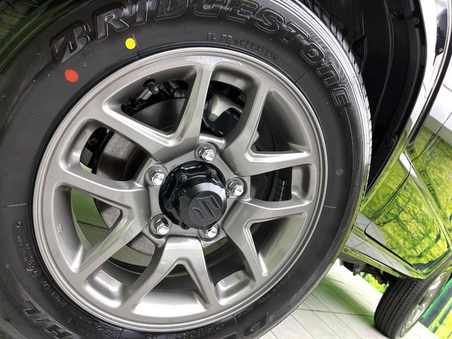 【純正16インチアルミホイール】外観にマッチした純正アルミホイールを装着しております。各種社外アルミホイールや、スタッドレスタイヤも取扱いしております。是非ご相談ください♪