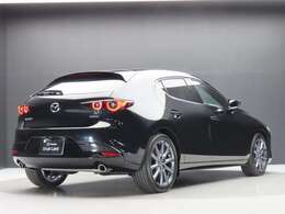 ☆ジェットブラックマイカのMAZDA3　ファストバック☆