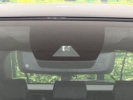 【トヨタセーフティセンス】走行中に前方の車両等を認識し、衝突しそうな時は警報とブレーキで衝突回避と被害軽減をアシスト。より安全にドライブをお楽しみいただけます。