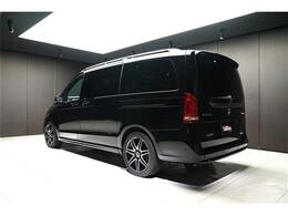 外装色はオブシディアンブラックになります。