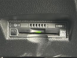 【ETC】有料道路を利用する際に料金所で停止することなく通過できる、ETC車載器（ノンストップ自動料金収受システム機器）が装備されています。セットアップを行うことで利用可能になります。