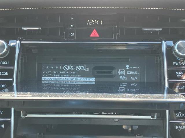 WECARSの展示場では実際に見て、触ってお車をお選びいただけます！知識の豊富な営業スタッフが様々なカーライフをご提案いたします！