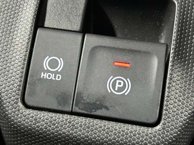 【電動パーキングブレーキ＆ブレーキホールド】 スイッチを入れると、信号待ち等で停車時、ブレーキを離しても自動でブレーキが効いた状態になり、指先の簡単操作でパーキングブレーキの作動や解除が可能です！！！