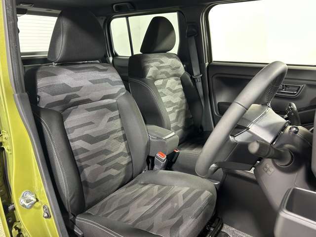 【1列目】店舗にて現車の確認も頂けます！ 最新ナビ(フルセグ・DVD再生)もご案内しております。カロッツェリア・アルパイン・イクリプスのカーナビを取扱っています！バックカメラ(バックモニター)の取付も可能！