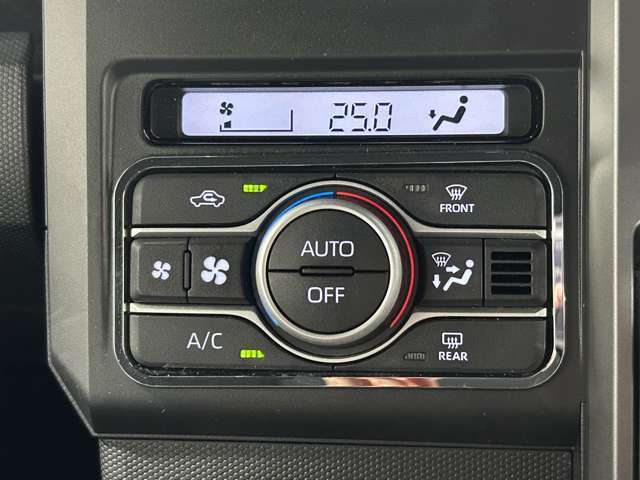 【オートエアコン】車内温度を感知して自動で温度調整をしてくれるのでいつでも快適な車内空間を創り上げます！