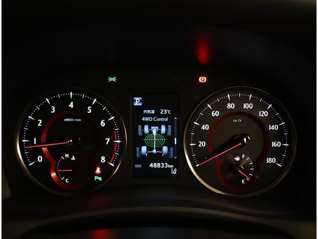 反応のいいステアリング。ぜひお車を見ていただき、取り回しをご確認ください。