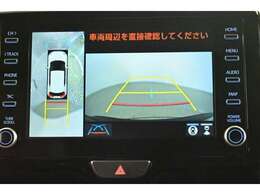 パノラミックビューモニター付きです。車両を上から見たような映像をディスプレイオーディオ画面に表示。運転席からの目視だけでは見にくい、車両周辺の状況をリアルタイムでしっかり確認できます。