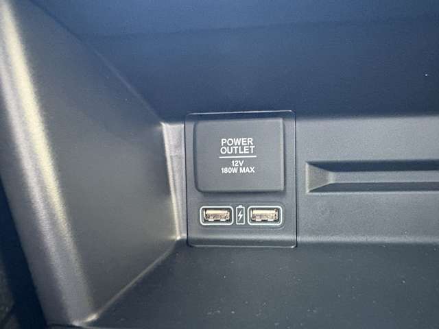 USB-TYP-Aの差込口が2つもついておりますのでもう充電に困ることはないかも？
