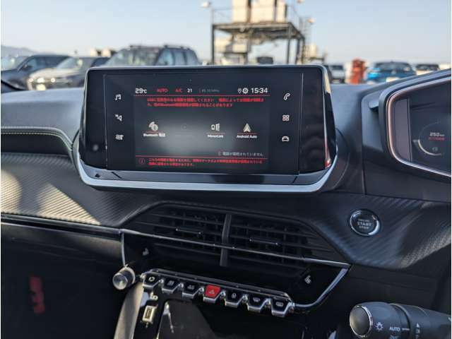 Apple CarPlay/Android Autotに対応したタッチスクリーン/Bluetooth接続/ハンズフリー通話/ミュージックプレイヤー接続