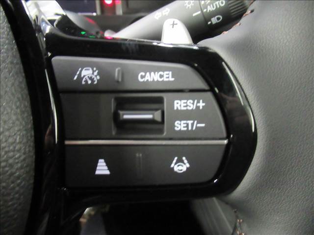 【クルコン】速度を一定に保つ機能。アクセルをずっと踏んでいなくてもいいので足の疲れの軽減に繋がります。