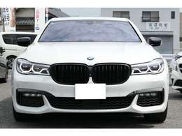 エグゼクティブドライブプロ　電動スタビライザー　禁煙車　ブラックグリル＆Dミラーカバー　スマートキー2本　リアステアリング　ガラスコーティング施工