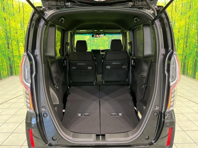普段のお買い物や通勤、送迎等に十分な荷室スペースを確保しております。セカンドシートを倒すと、大きな荷物の積載も可能です♪