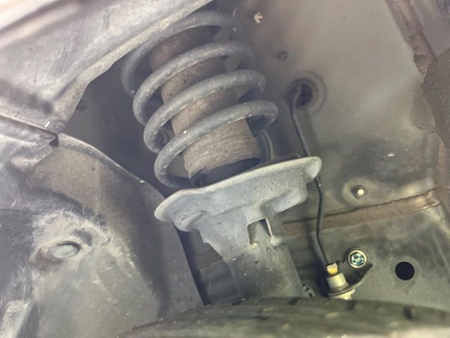 お車を安心してお乗りいただく為には、足回りの定期点検が欠かせません。サービスサポート（有償保証）では無料点検もご提供しており、安心のカーライフをお過ごしいただけるサポート体制が整っています。